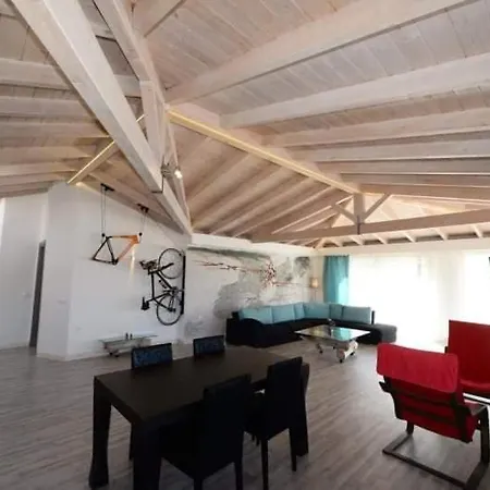 Wood Metal Glass Apartamento