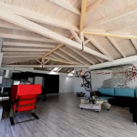 Wood Metal Glass Apartamento