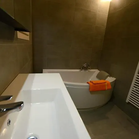 Wood Metal Glass Kontokali