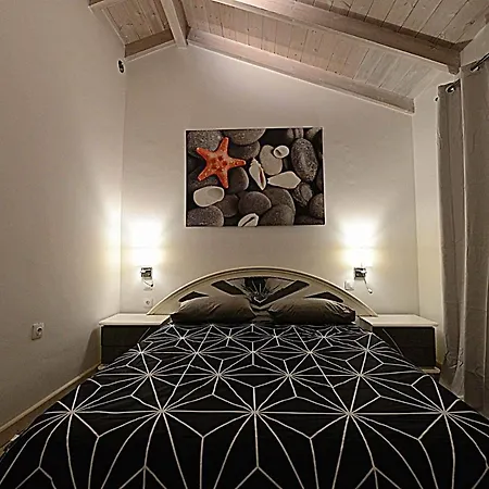 Apartamento Wood Metal Glass